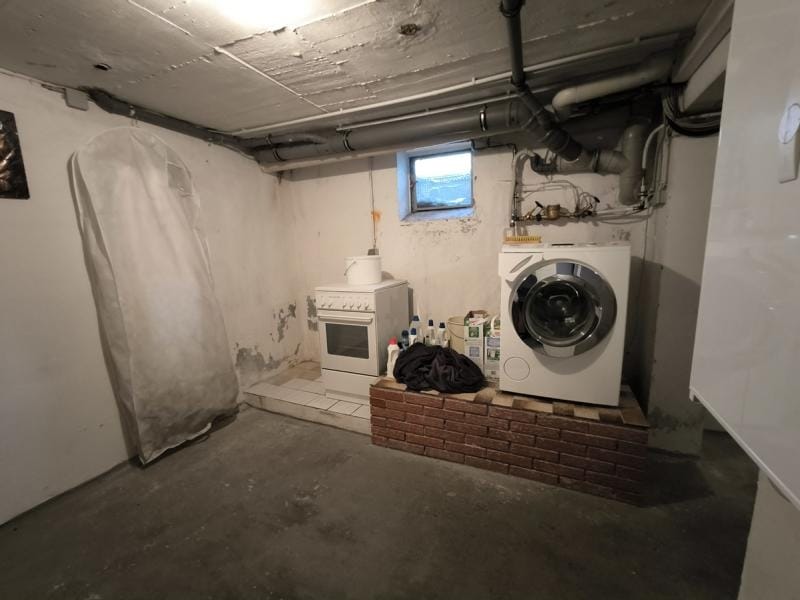 Spacious Detached Home with Dual Living Potential in Lage — 20