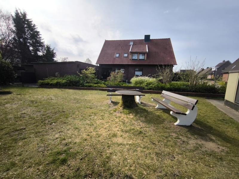 Spacious Detached Home with Dual Living Potential in Lage — 33