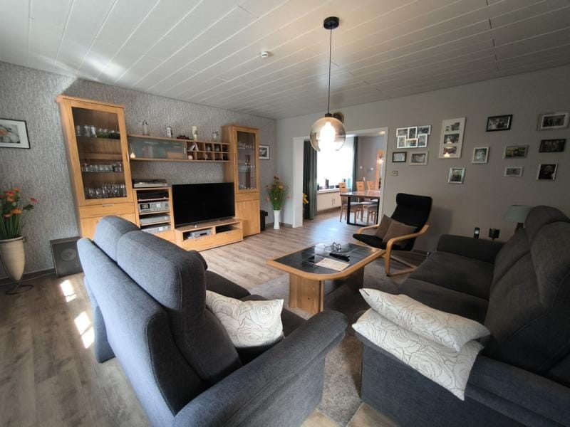 Spacious Detached Home with Dual Living Potential in Lage — 7