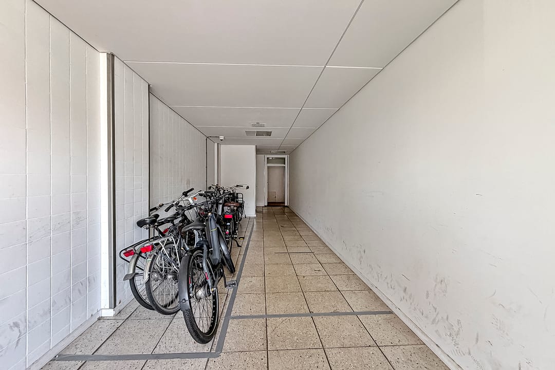 Spacious Maisonette with Three Bedrooms and Two Balconies in Arnhem — 31
