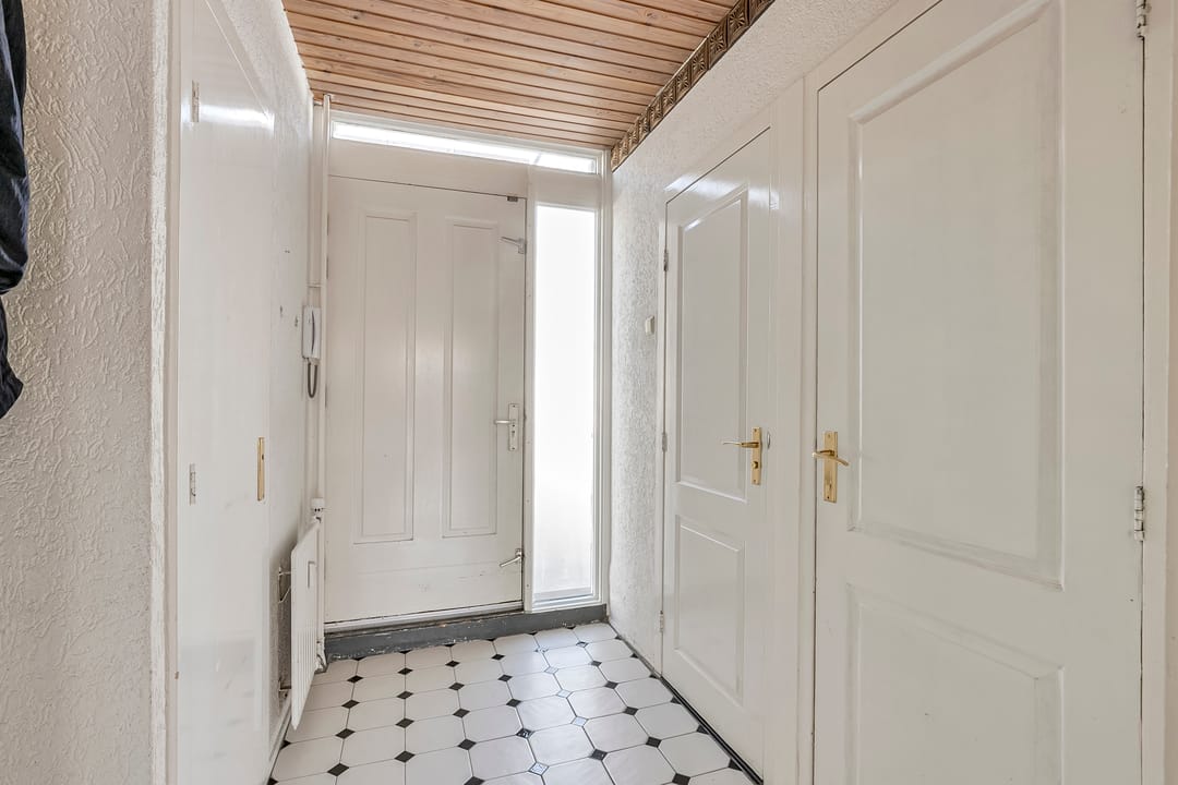 Spacious Maisonette with Three Bedrooms and Two Balconies in Arnhem — 13