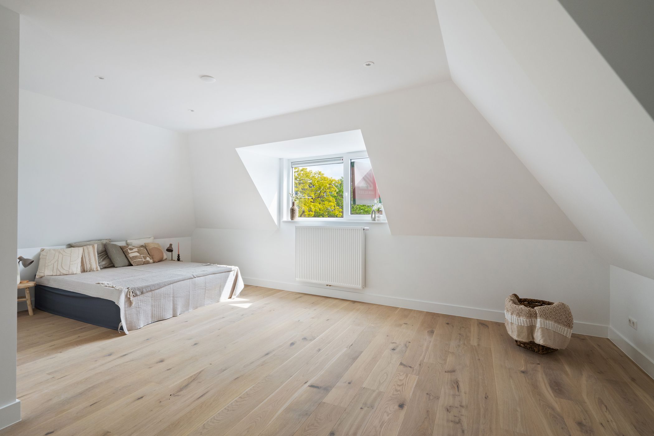 Luxury 5-Room Apartment on Mathenesserlaan with New Foundation and Terrace — 30