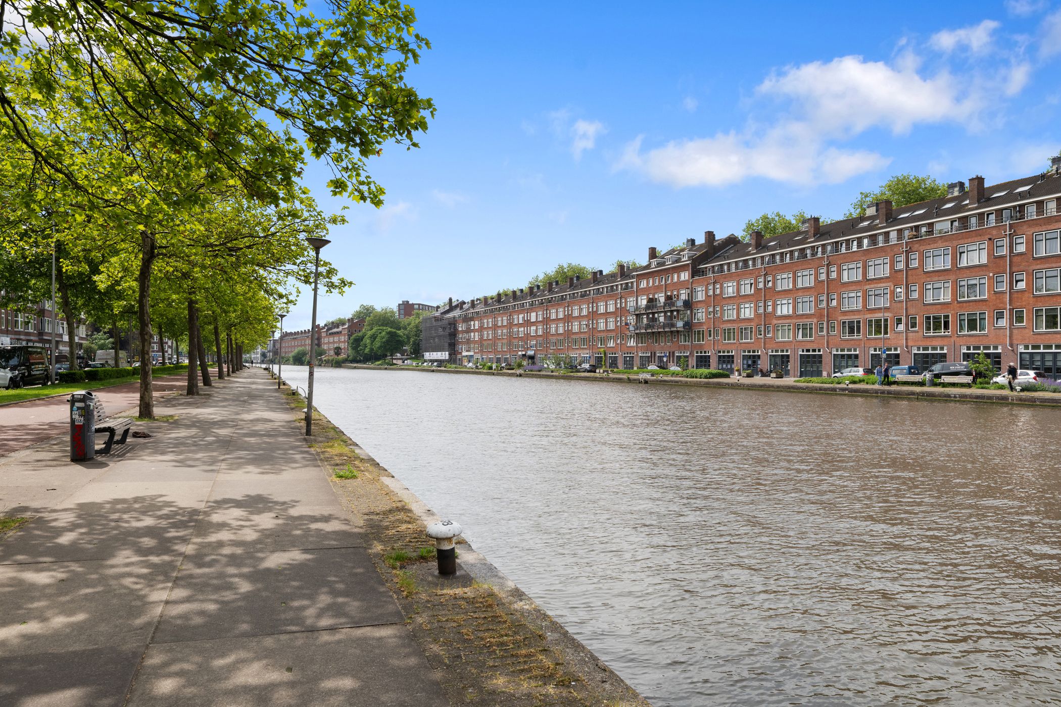 Luxury 5-Room Apartment on Mathenesserlaan with New Foundation and Terrace — 48