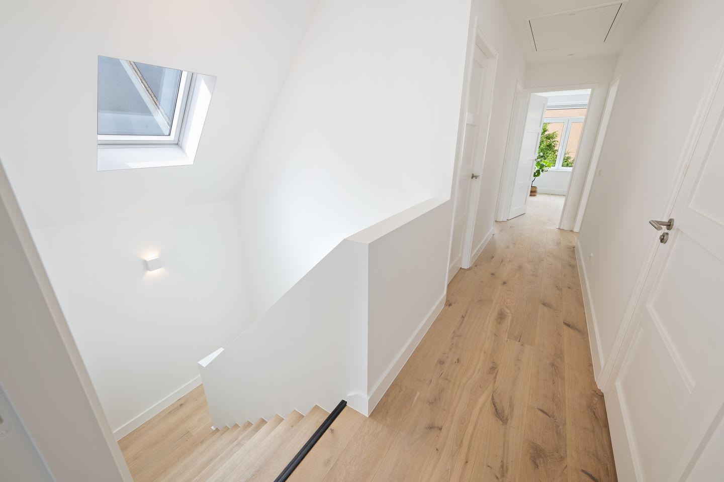 Luxury 5-Room Apartment on Mathenesserlaan with New Foundation and Terrace — 29