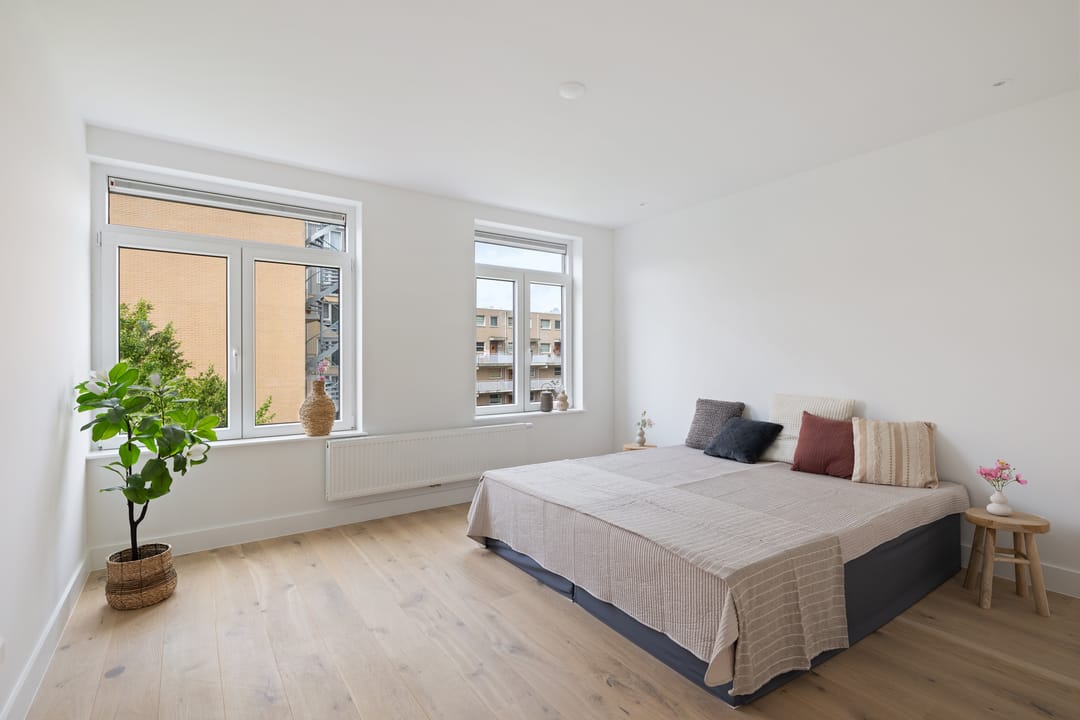 Luxury 5-Room Apartment on Mathenesserlaan with New Foundation and Terrace — 32