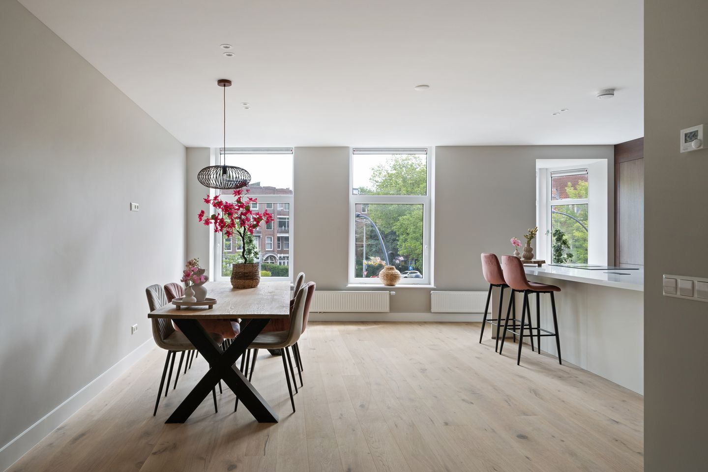 Luxury 5-Room Apartment on Mathenesserlaan with New Foundation and Terrace — 14