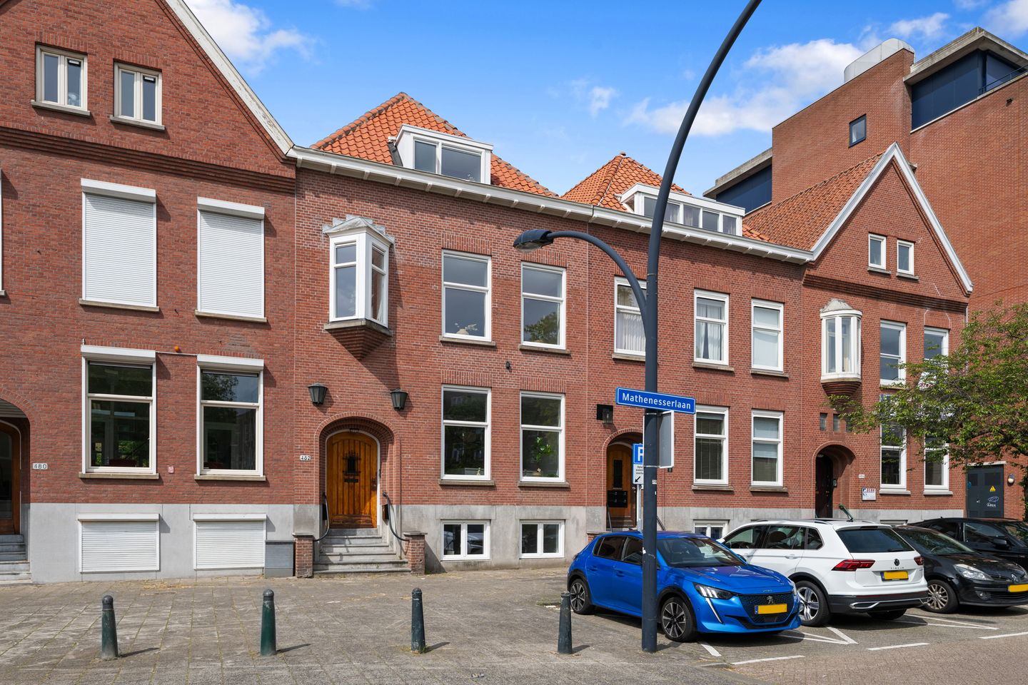 Luxury 5-Room Apartment on Mathenesserlaan with New Foundation and Terrace — 44