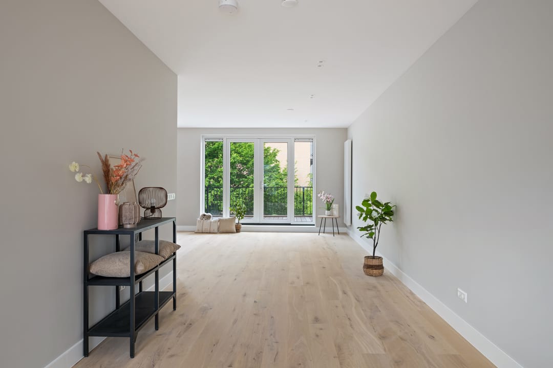 Luxury 5-Room Apartment on Mathenesserlaan with New Foundation and Terrace — 8