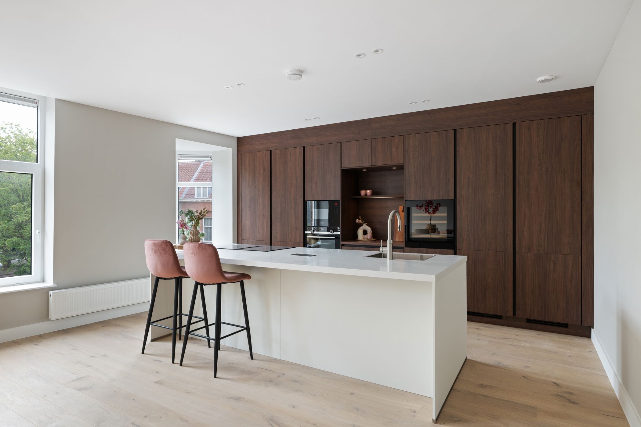Luxury 5-Room Apartment on Mathenesserlaan with New Foundation and Terrace — 15