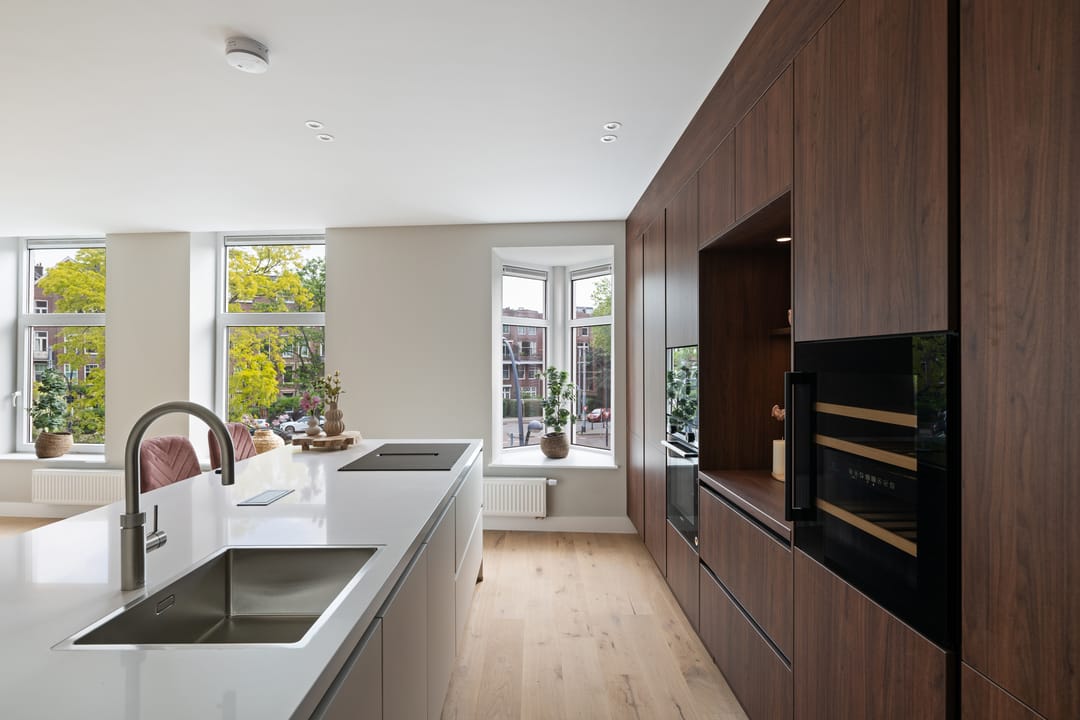 Luxury 5-Room Apartment on Mathenesserlaan with New Foundation and Terrace — 17