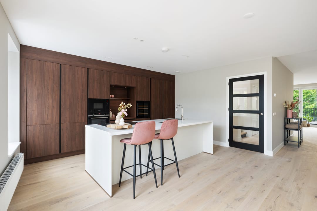 Luxury 5-Room Apartment on Mathenesserlaan with New Foundation and Terrace — 16