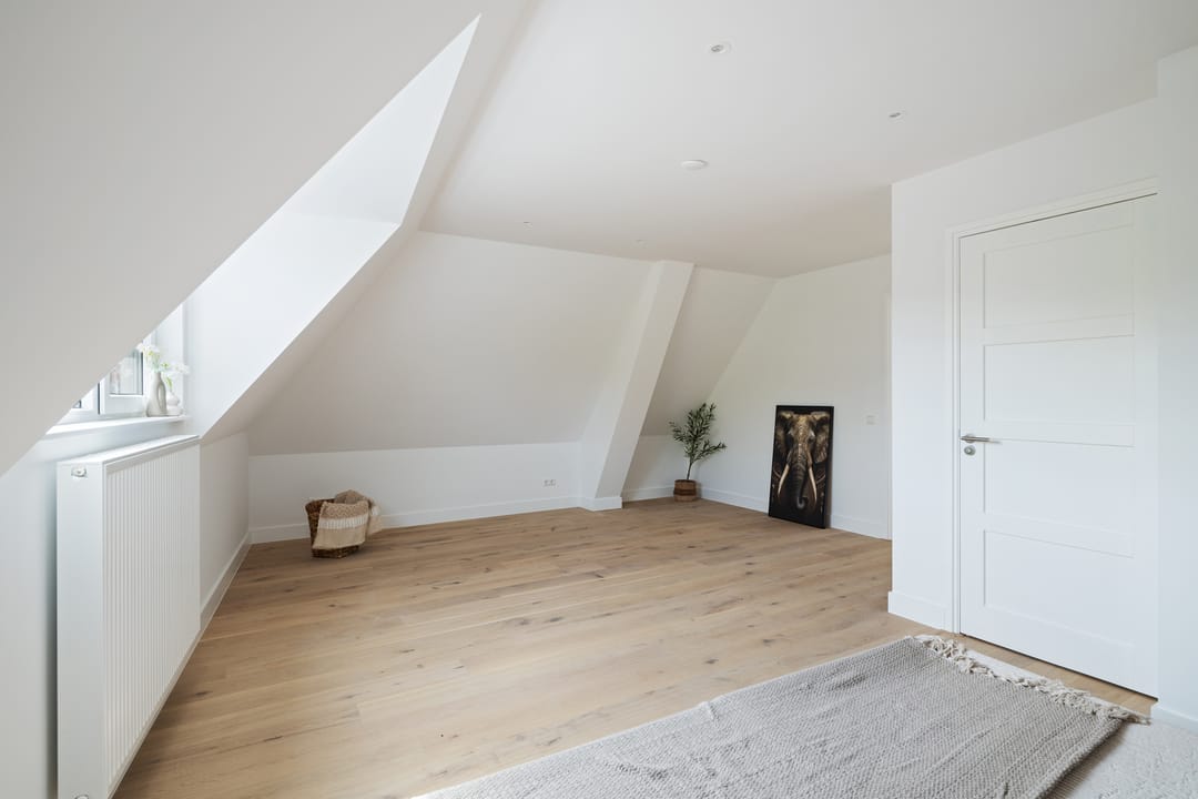 Luxury 5-Room Apartment on Mathenesserlaan with New Foundation and Terrace — 31