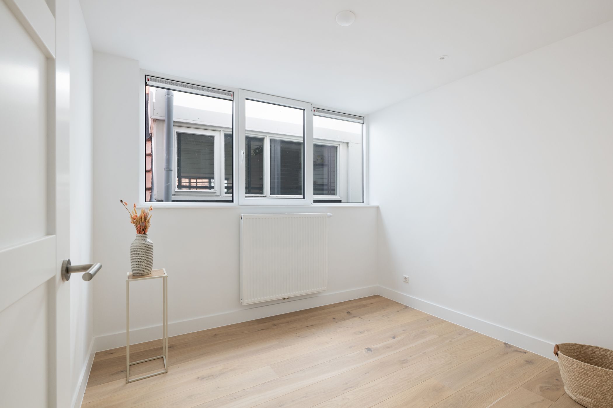 Luxury 5-Room Apartment on Mathenesserlaan with New Foundation and Terrace — 36