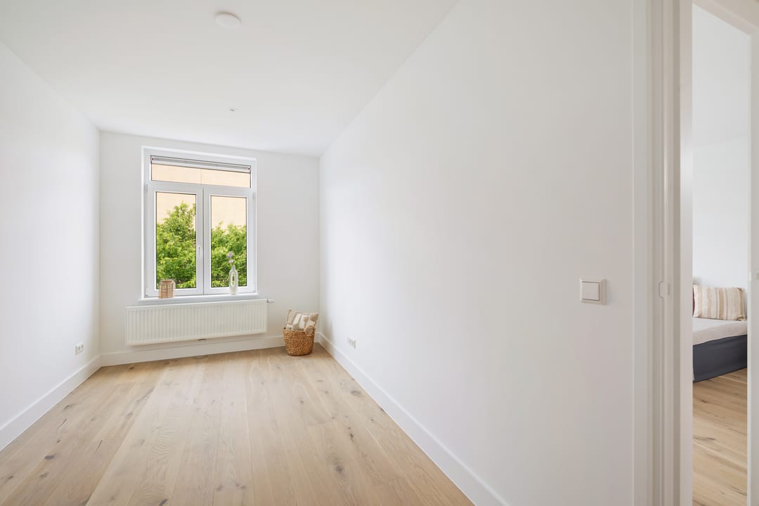 Luxury 5-Room Apartment on Mathenesserlaan with New Foundation and Terrace — 37