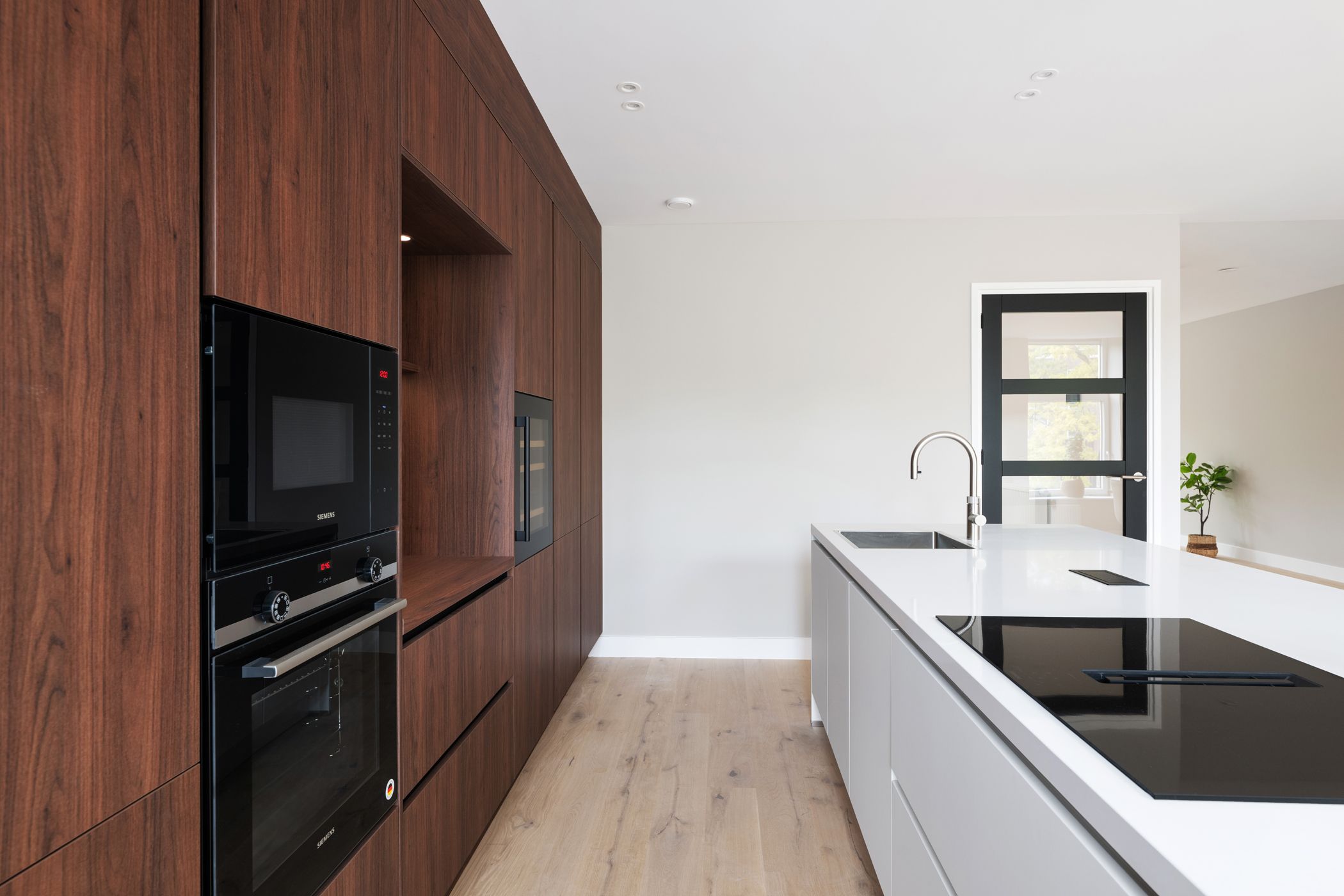 Luxury 5-Room Apartment on Mathenesserlaan with New Foundation and Terrace — 21