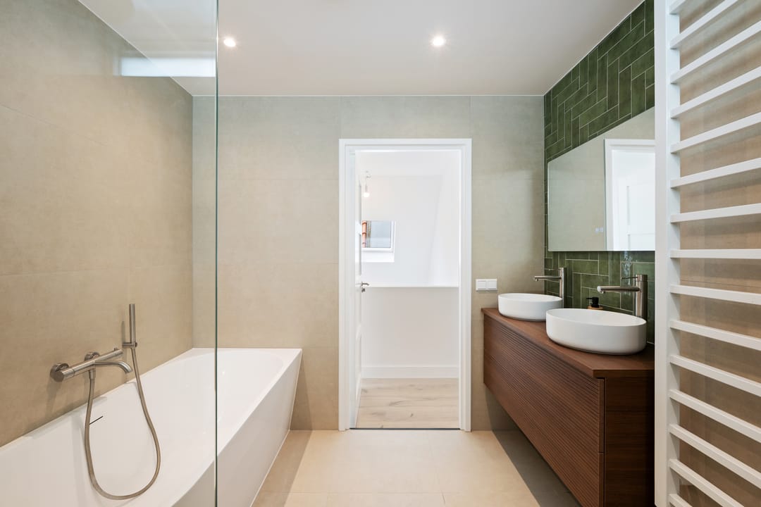 Luxury 5-Room Apartment on Mathenesserlaan with New Foundation and Terrace — 38
