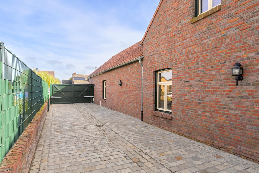 Exclusive U-Shaped Farmhouse with Pool, Office Space and Independent Apartment in Koningsbosch — 47