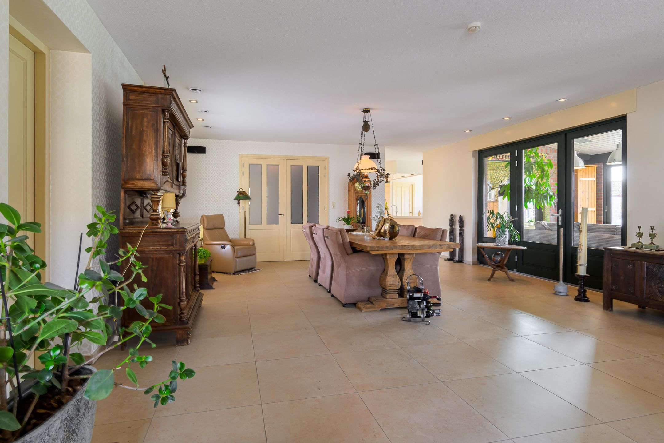 Exclusive U-Shaped Farmhouse with Pool, Office Space and Independent Apartment in Koningsbosch — 9