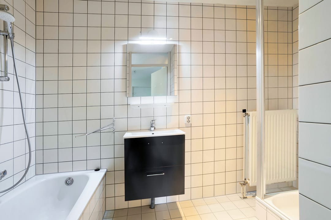 Bright Corner Apartment with Parking in Sought-After Villapark-Sint Pieter — 22