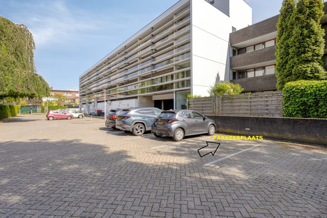Bright Corner Apartment with Parking in Sought-After Villapark-Sint Pieter — 26