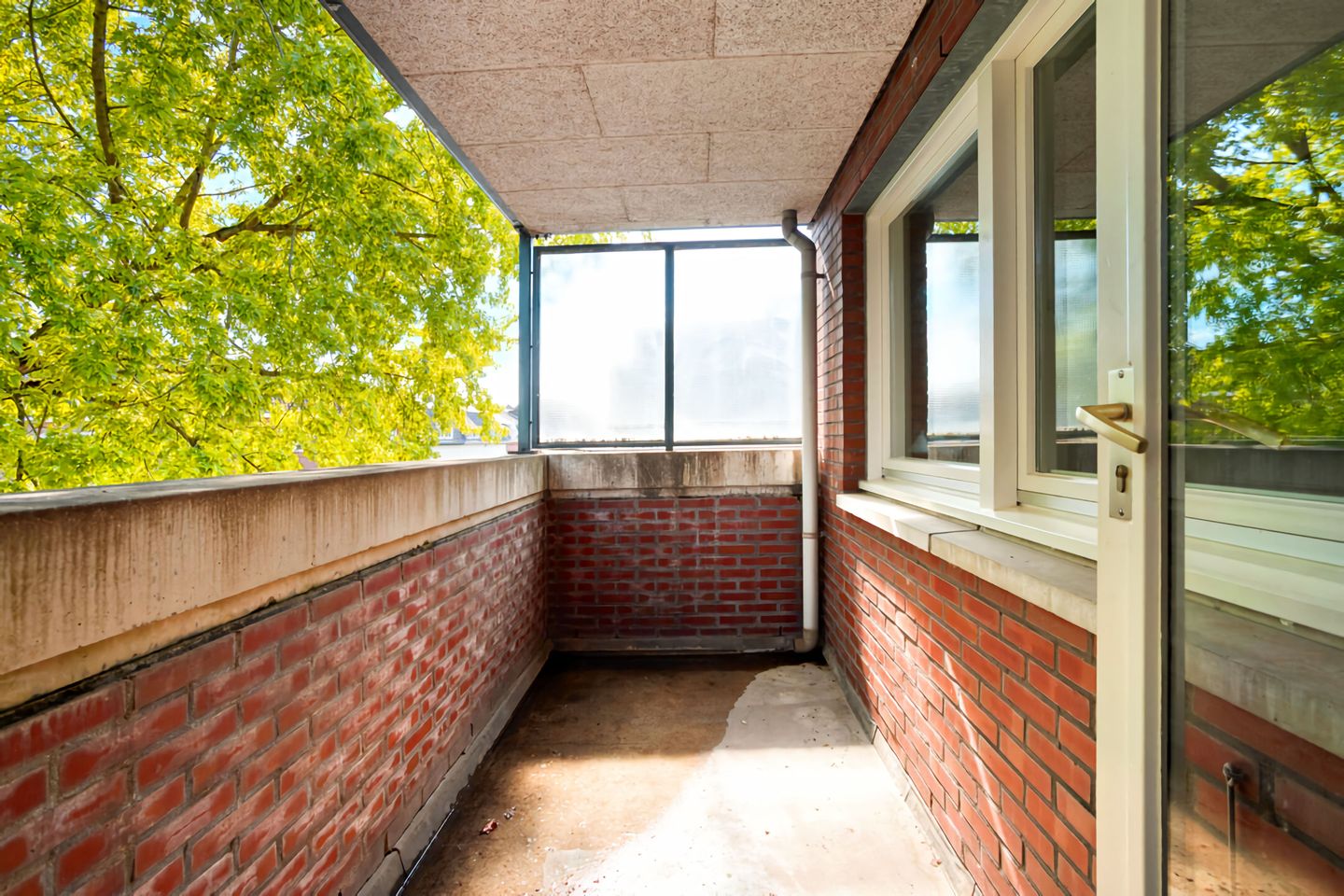 Bright Corner Apartment with Parking in Sought-After Villapark-Sint Pieter — 19