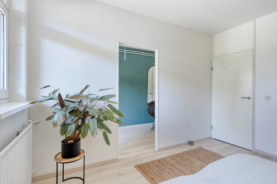 Spacious Corner Apartment with Large Southwest Facing Garden on the Ground Floor — 28