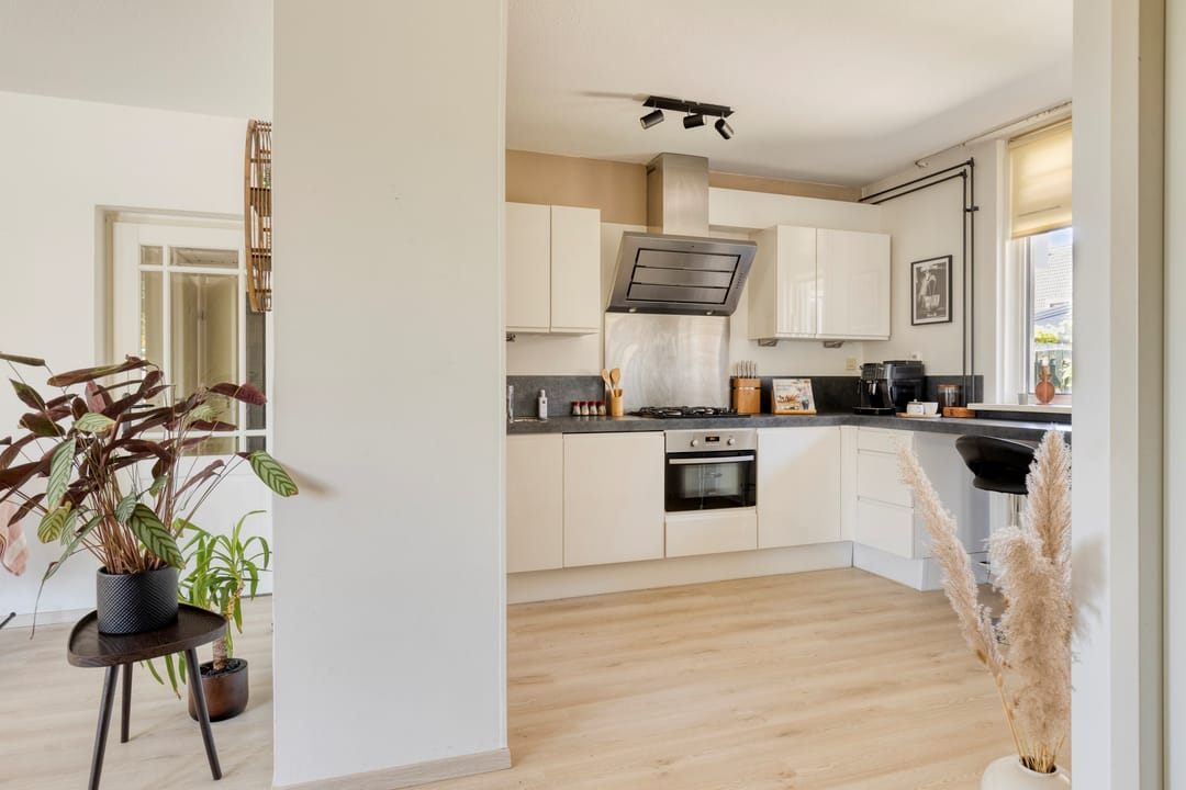Spacious Corner Apartment with Large Southwest Facing Garden on the Ground Floor — 16