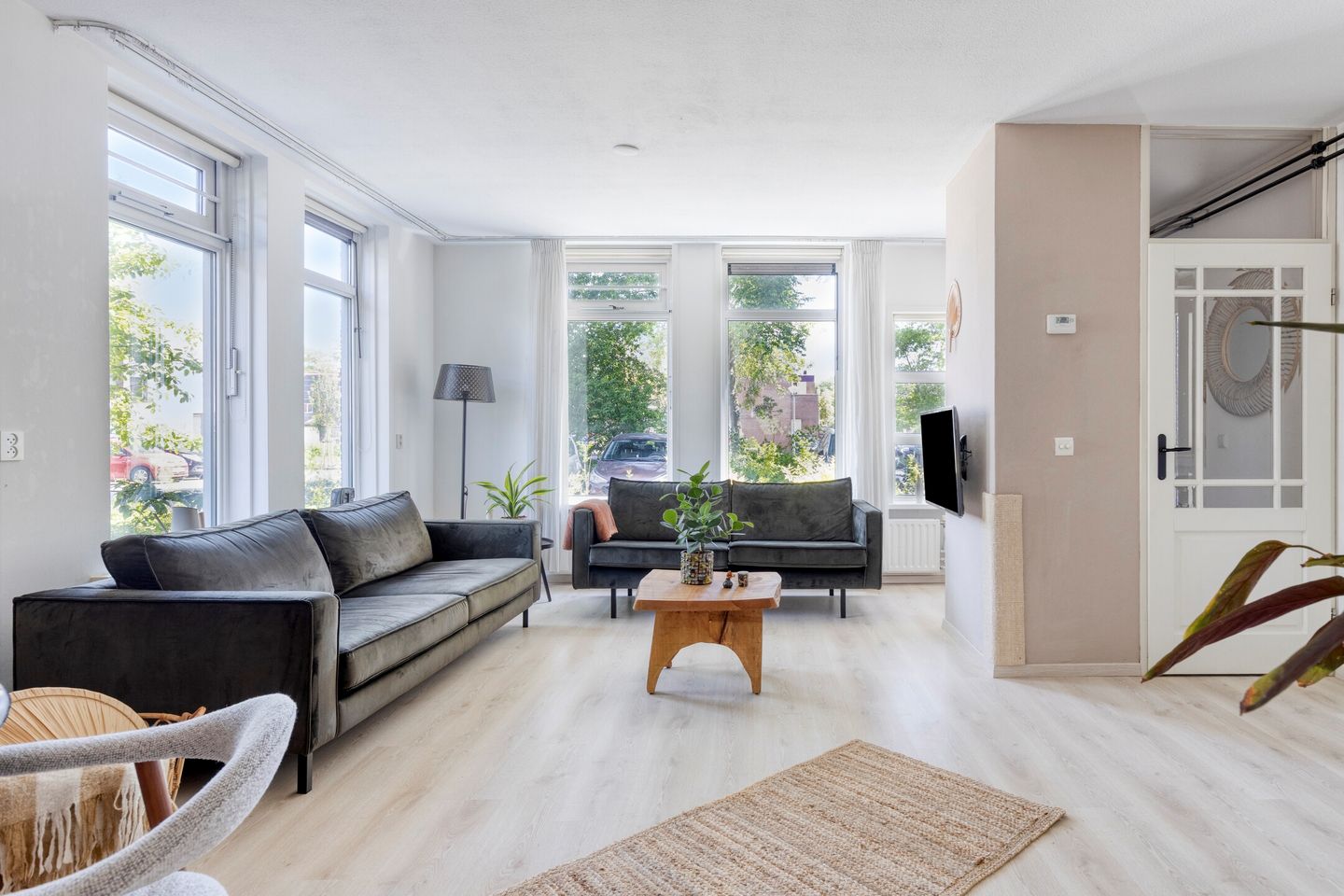 Spacious Corner Apartment with Large Southwest Facing Garden on the Ground Floor — 10