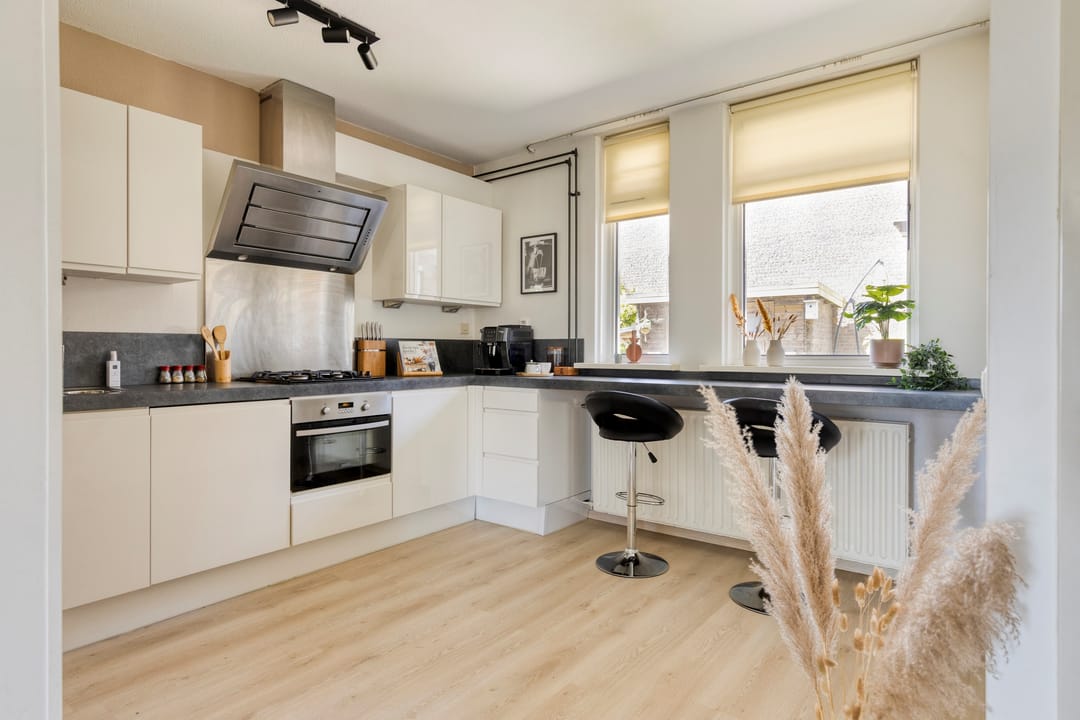 Spacious Corner Apartment with Large Southwest Facing Garden on the Ground Floor — 17
