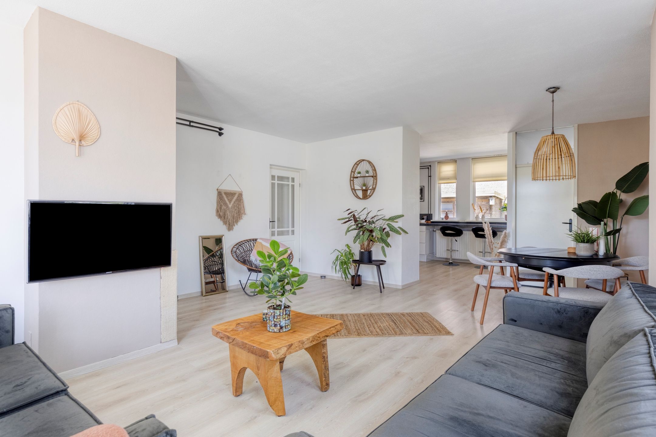 Spacious Corner Apartment with Large Southwest Facing Garden on the Ground Floor — 9