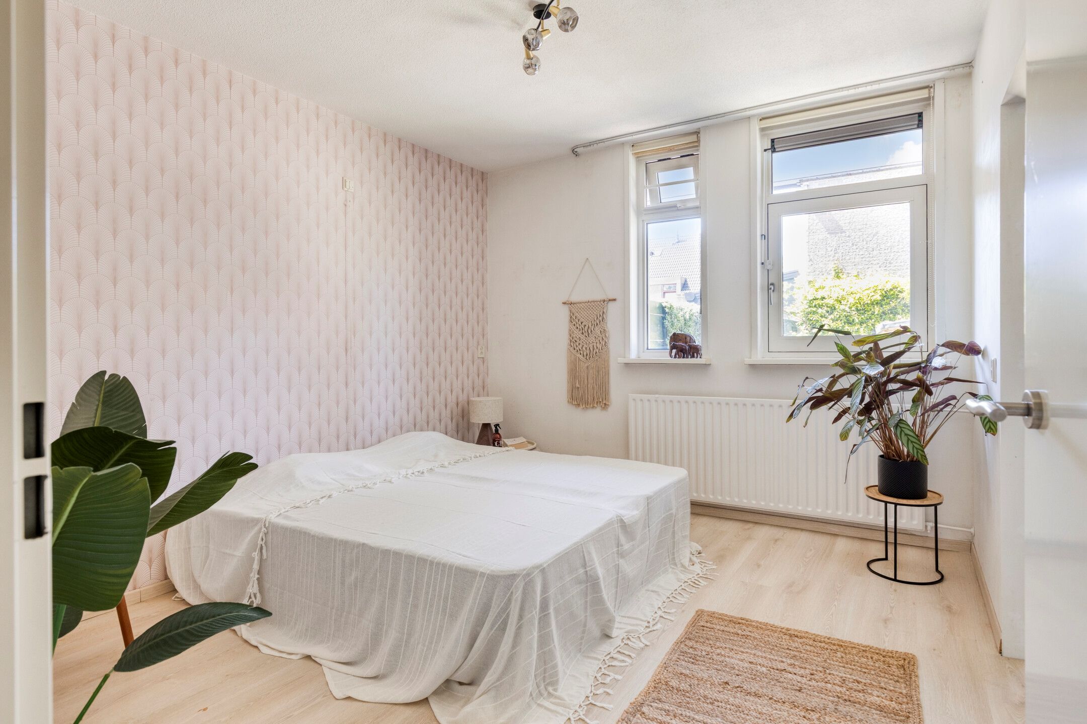 Spacious Corner Apartment with Large Southwest Facing Garden on the Ground Floor — 24