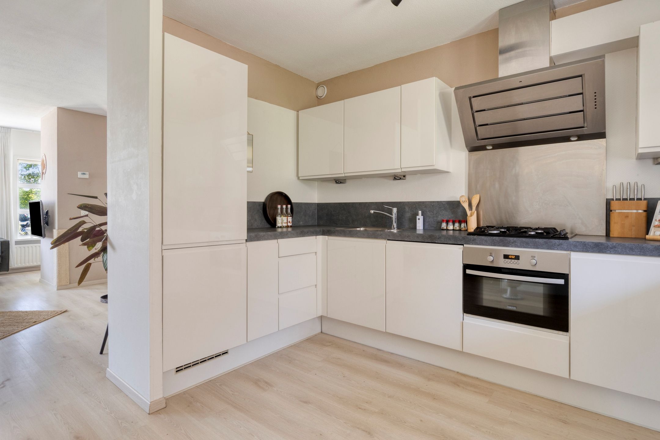 Spacious Corner Apartment with Large Southwest Facing Garden on the Ground Floor — 18