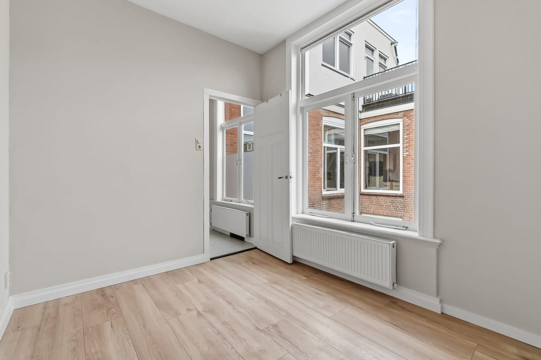 Photo 23 of Johannes Camphuijsstraat 78