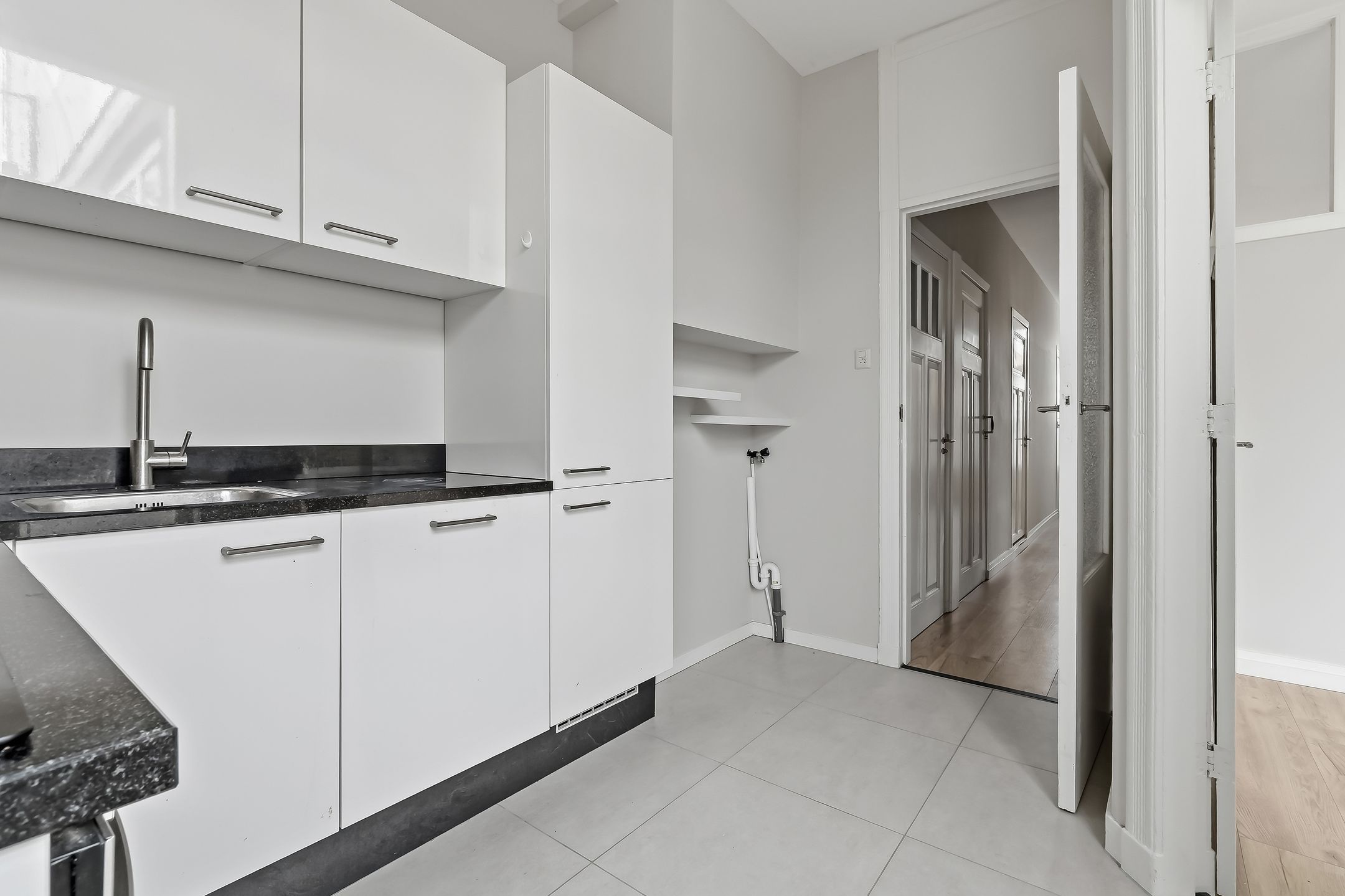 Photo 24 of Johannes Camphuijsstraat 78