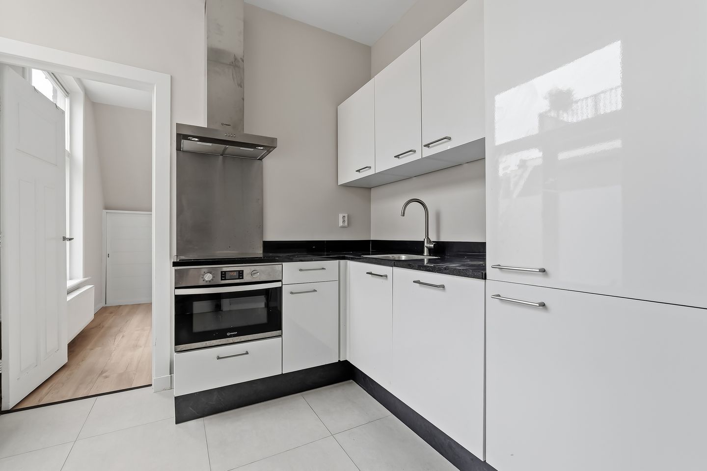 Photo 14 of Johannes Camphuijsstraat 78
