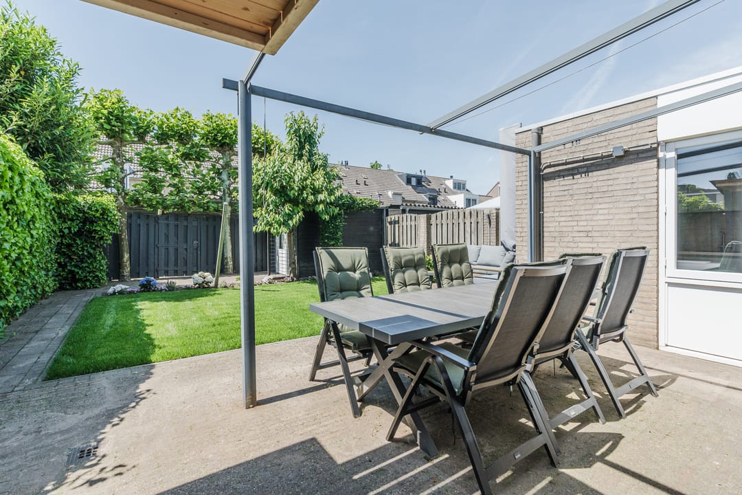 Spacious Corner Home with Modern Updates in Child-Friendly Veghel Neighborhood — 26
