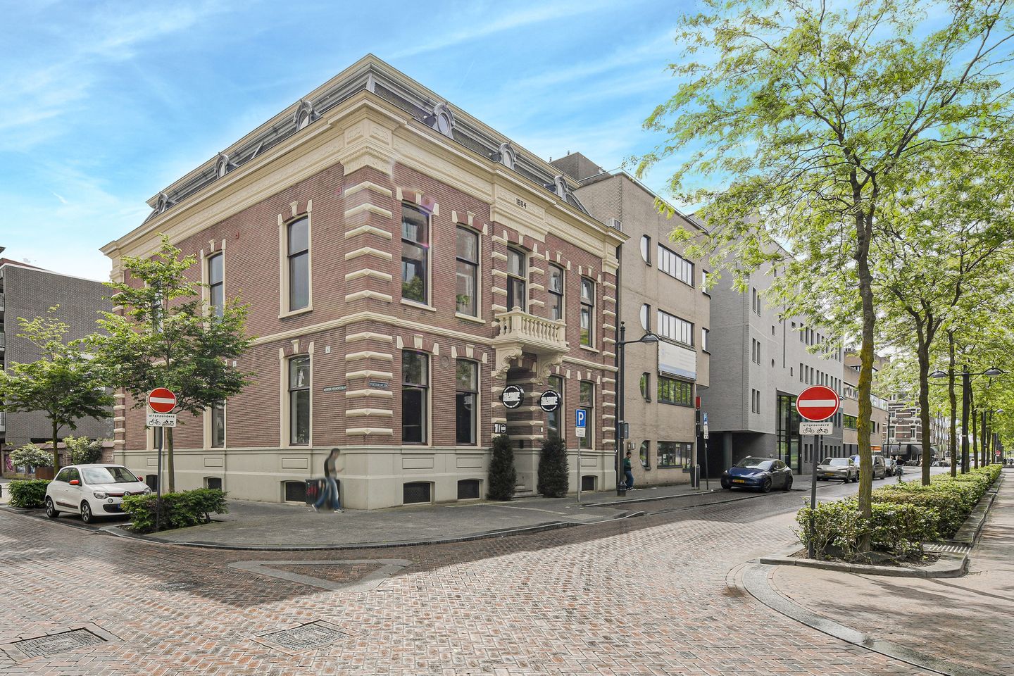 View photo 3 of Stationsplein 1