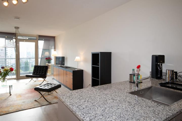 Appartement te huur: Kruisplein 910, Rotterdam
