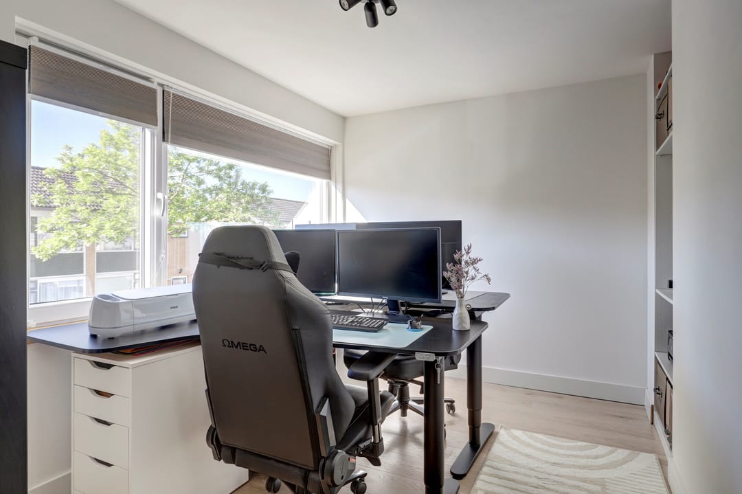 Move-in ready modernized terraced house in quiet Linschoten — 26