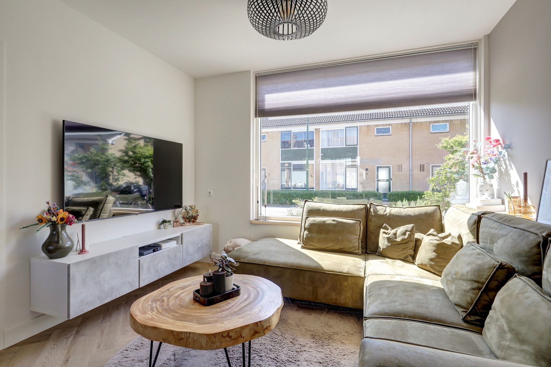 Move-in ready modernized terraced house in quiet Linschoten — 9