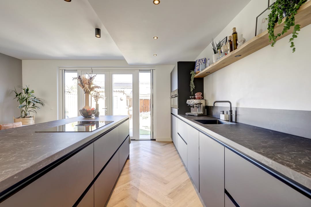 Move-in ready modernized terraced house in quiet Linschoten — 17