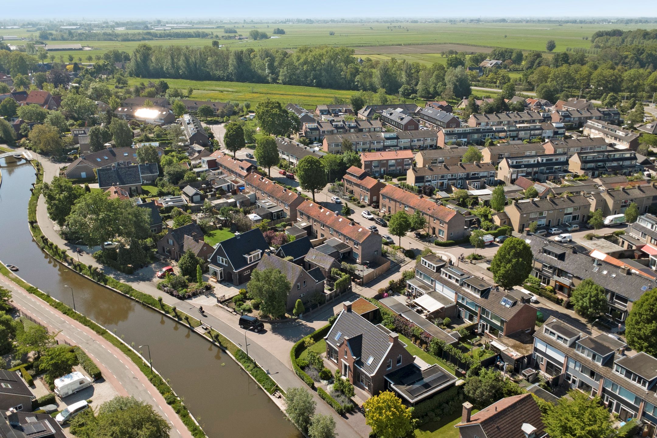 Move-in ready modernized terraced house in quiet Linschoten — 45
