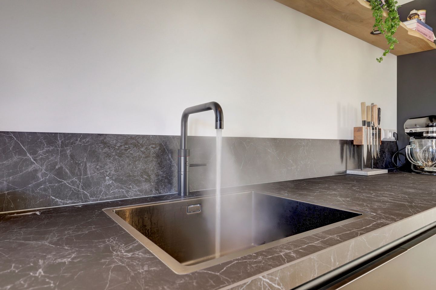 Move-in ready modernized terraced house in quiet Linschoten — 19
