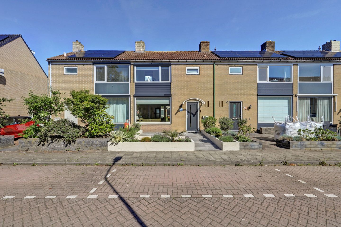 Move-in ready modernized terraced house in quiet Linschoten — 40