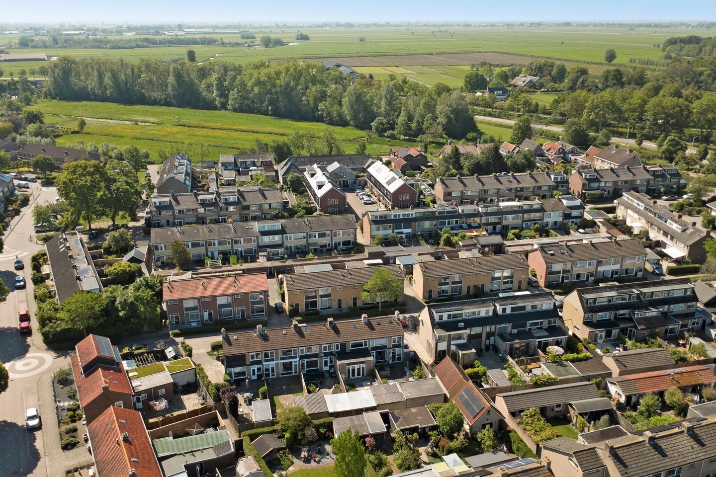 Move-in ready modernized terraced house in quiet Linschoten — 44