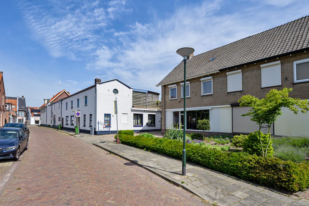 Photo 52 of Emmausstraat 5