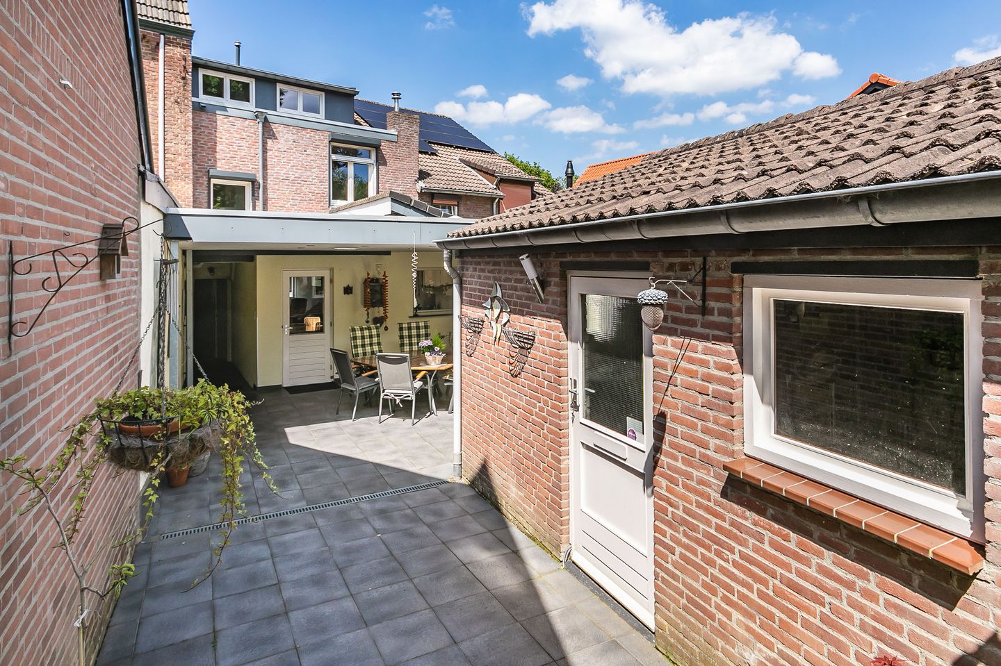 Photo 29 of Monseigneur Mannensstraat 12