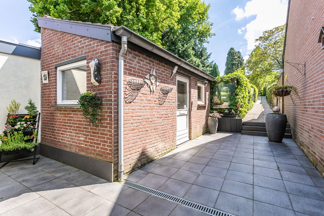 Photo 28 of Monseigneur Mannensstraat 12