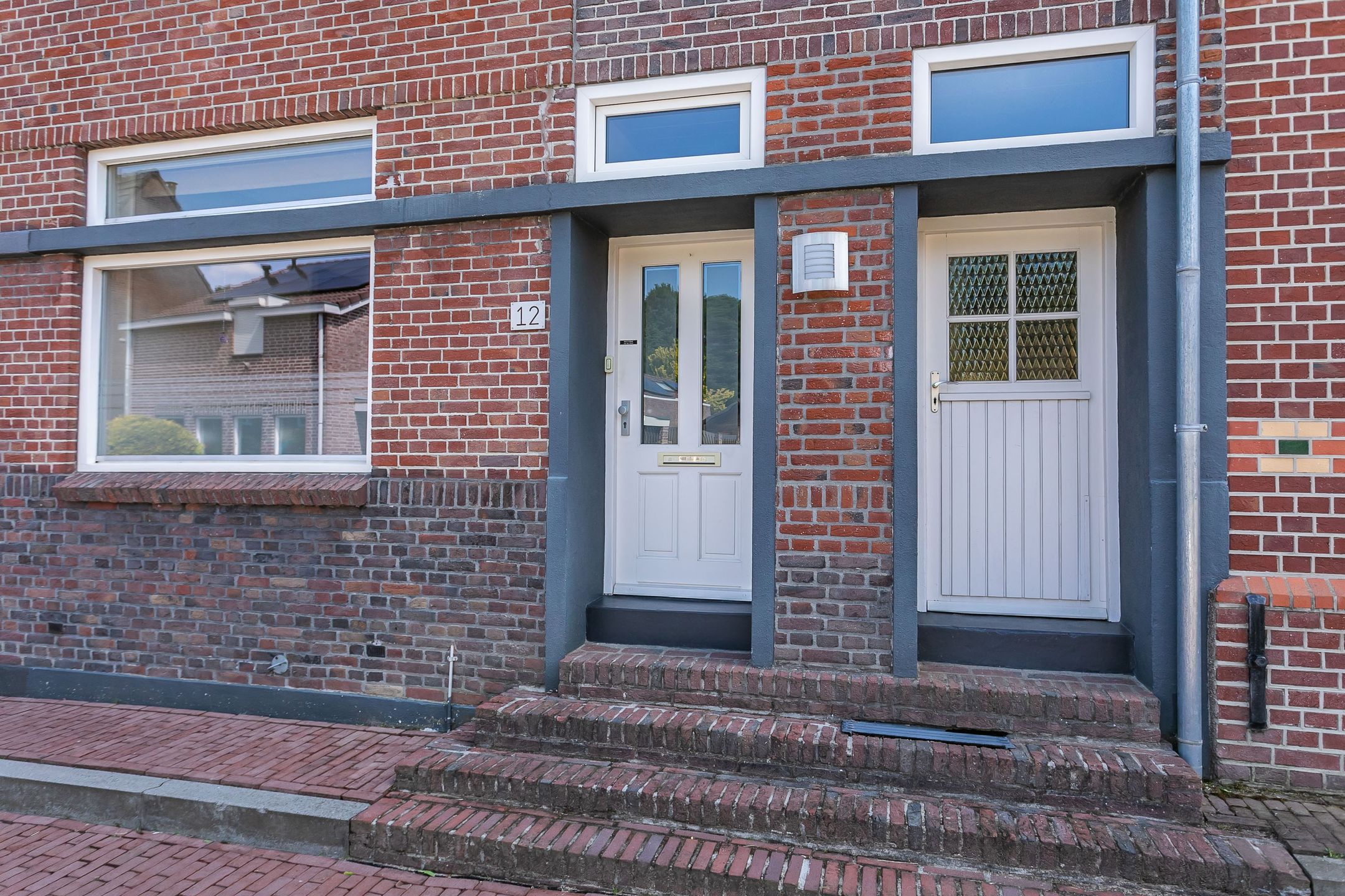 Photo 42 of Monseigneur Mannensstraat 12