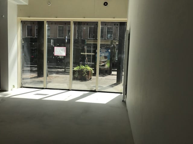 Bekijk foto 2 van Czaar Peterstraat 105